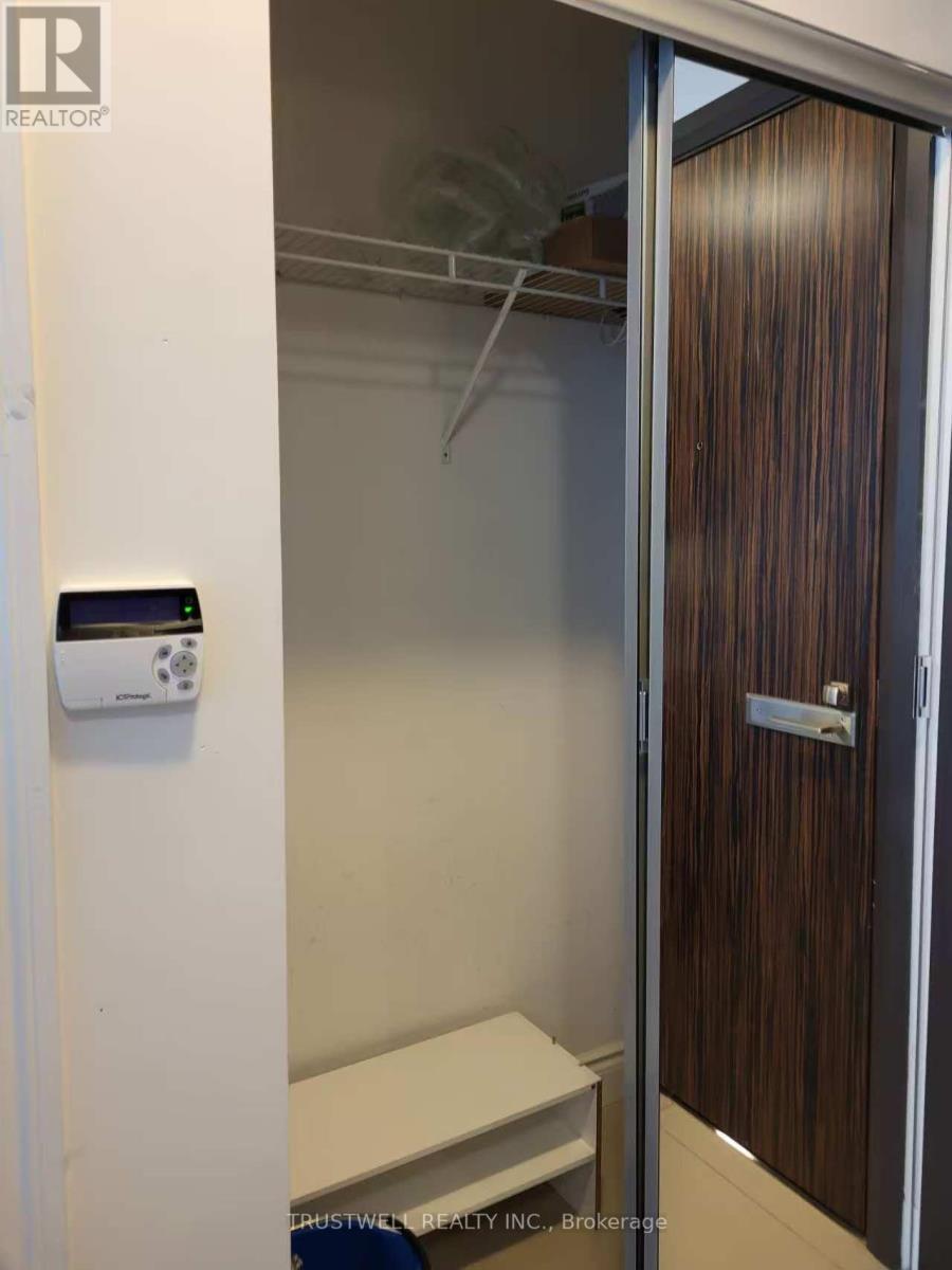 717 - 277 South Park Road, Markham, ON - Indoor