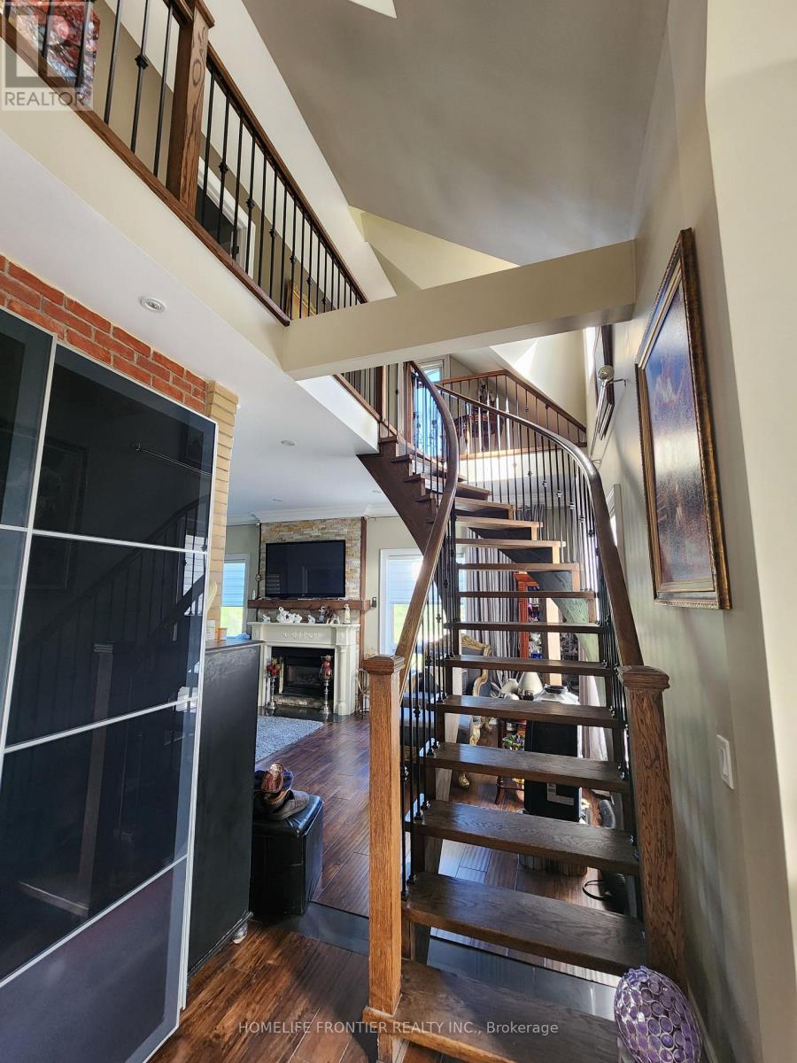 3 Mandalane Drive, King, ON - Indoor Photo Showing Other Room