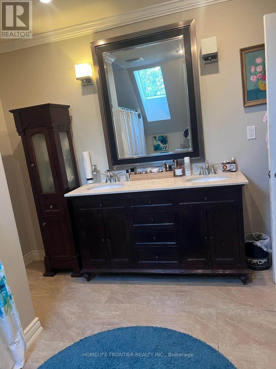 3 Mandalane Drive, King, ON - Indoor Photo Showing Bathroom