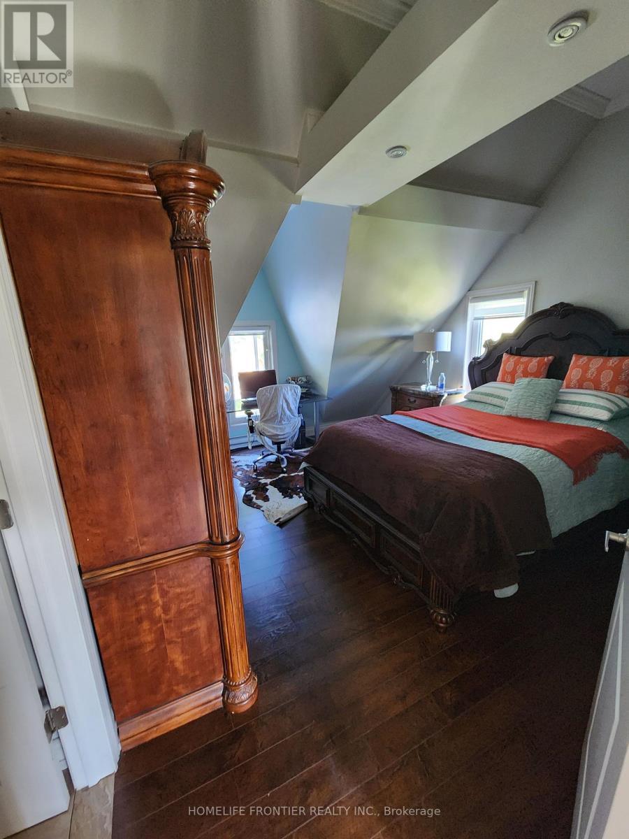 3 Mandalane Drive, King, ON - Indoor Photo Showing Bedroom