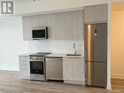 911 - 185 Deerfield Road, Newmarket, ON - Indoor Photo Showing Kitchen