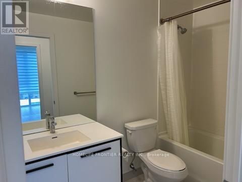 911 - 185 Deerfield Road, Newmarket, ON - Indoor Photo Showing Bathroom