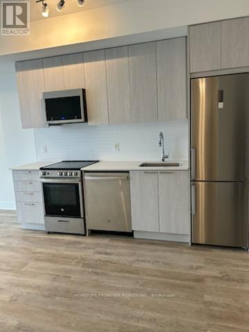 911 - 185 Deerfield Road, Newmarket, ON - Indoor Photo Showing Kitchen