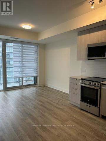 911 - 185 Deerfield Road, Newmarket, ON - Indoor Photo Showing Kitchen
