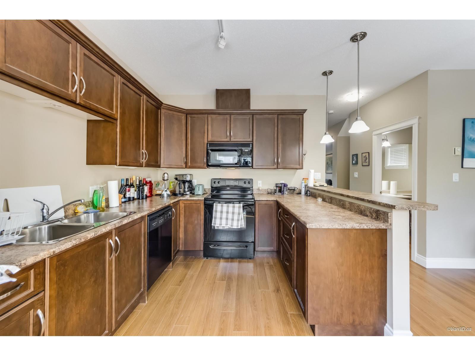 7 9140 Hazel Street|Chilliwack Proper East, Chilliwack, BC - Indoor Photo Showing Kitchen With Double Sink