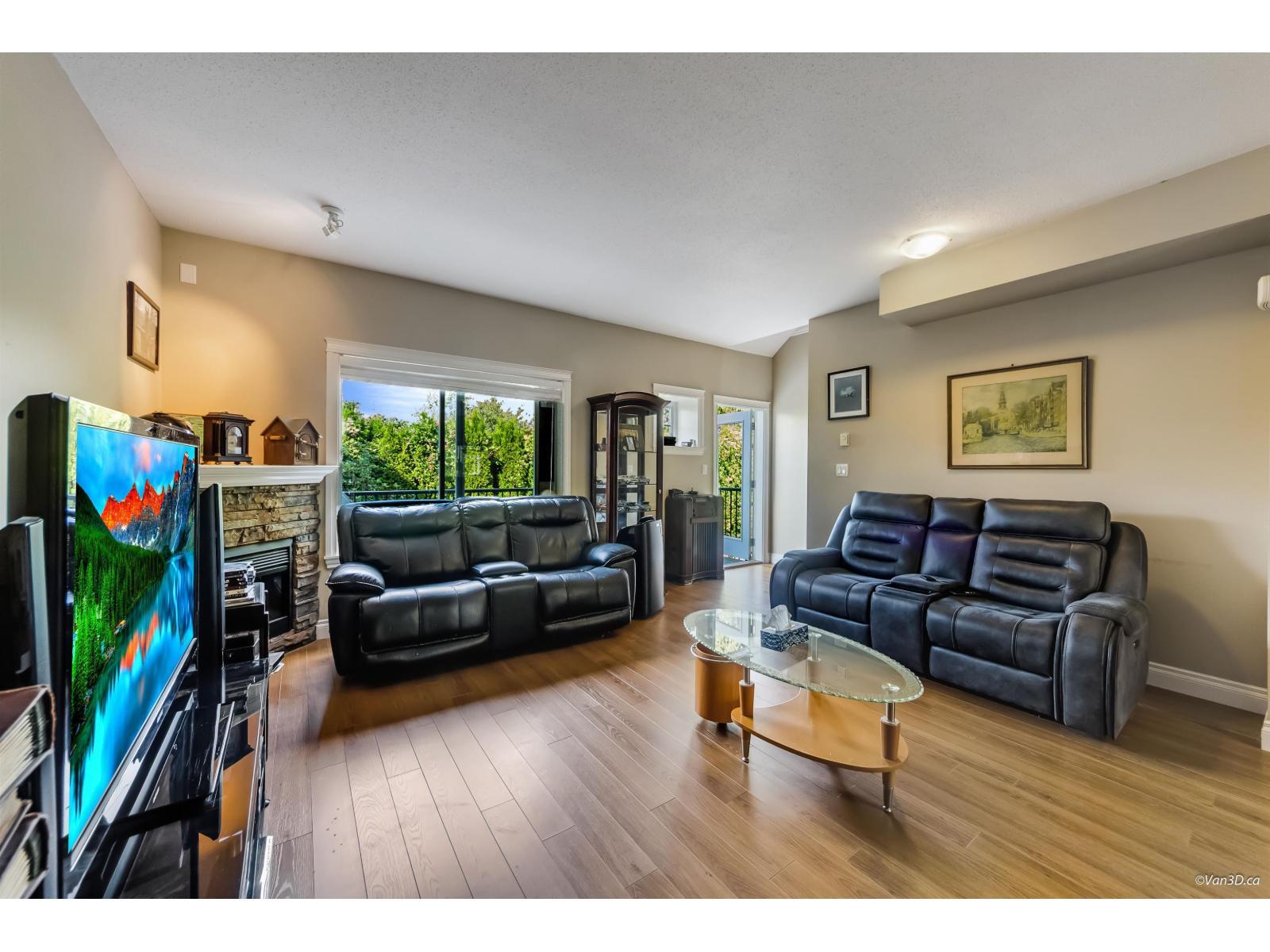 7 9140 Hazel Street|Chilliwack Proper East, Chilliwack, BC - Indoor Photo Showing Living Room