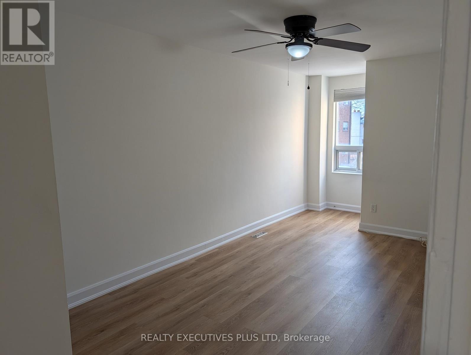 bedroom 2 - C - 286 Lakeshore Road E, Mississauga, ON