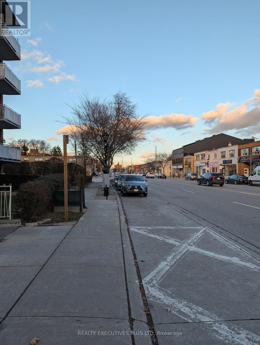 street view - C - 286 Lakeshore Road E, Mississauga, ON