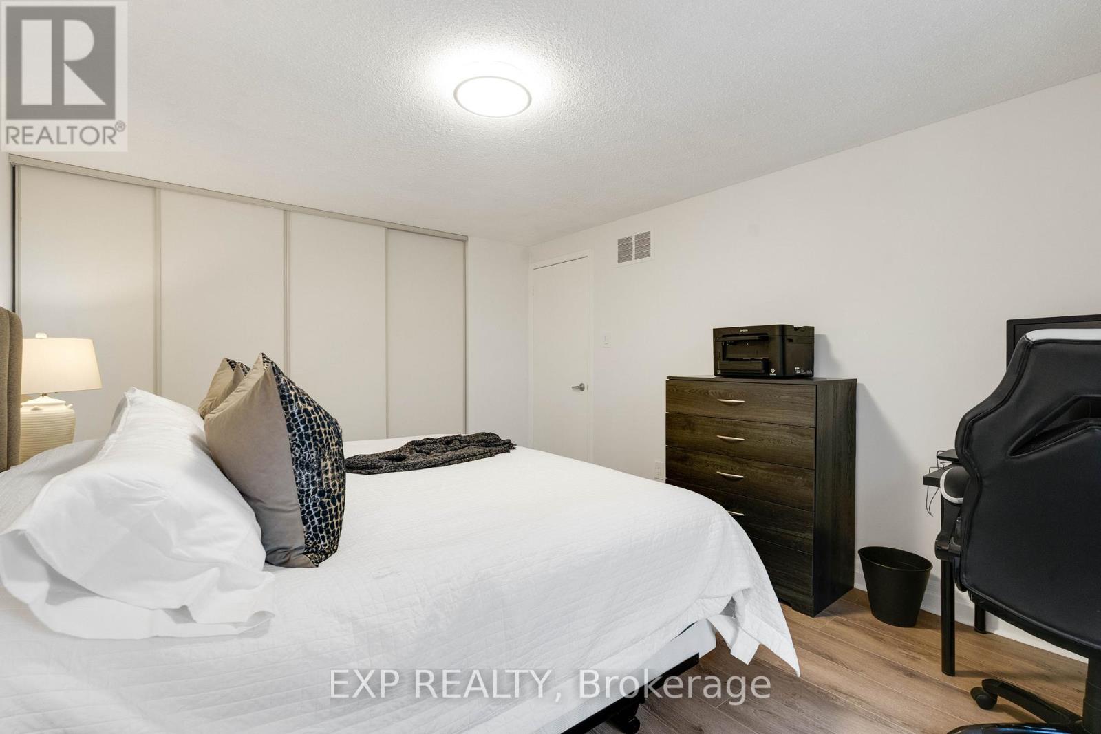 4208 Stonemason Crescent, Mississauga, ON - Indoor Photo Showing Bedroom