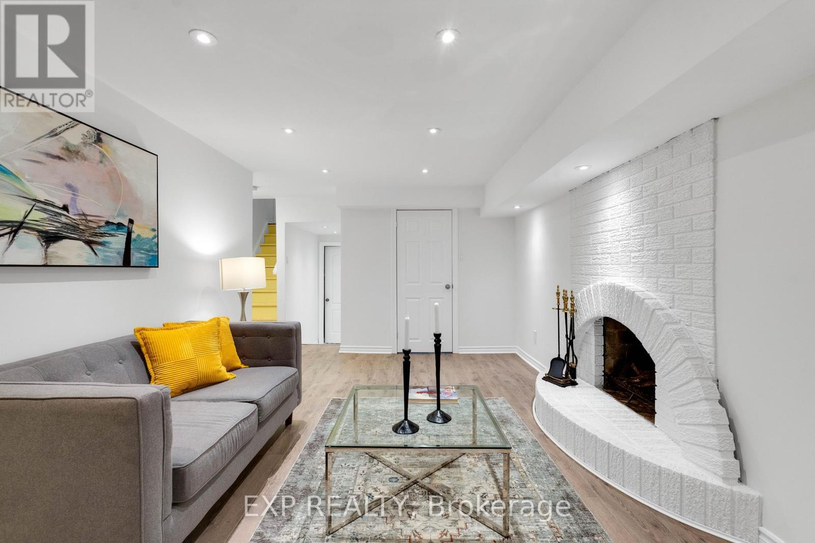 4208 Stonemason Crescent, Mississauga, ON - Indoor Photo Showing Living Room With Fireplace