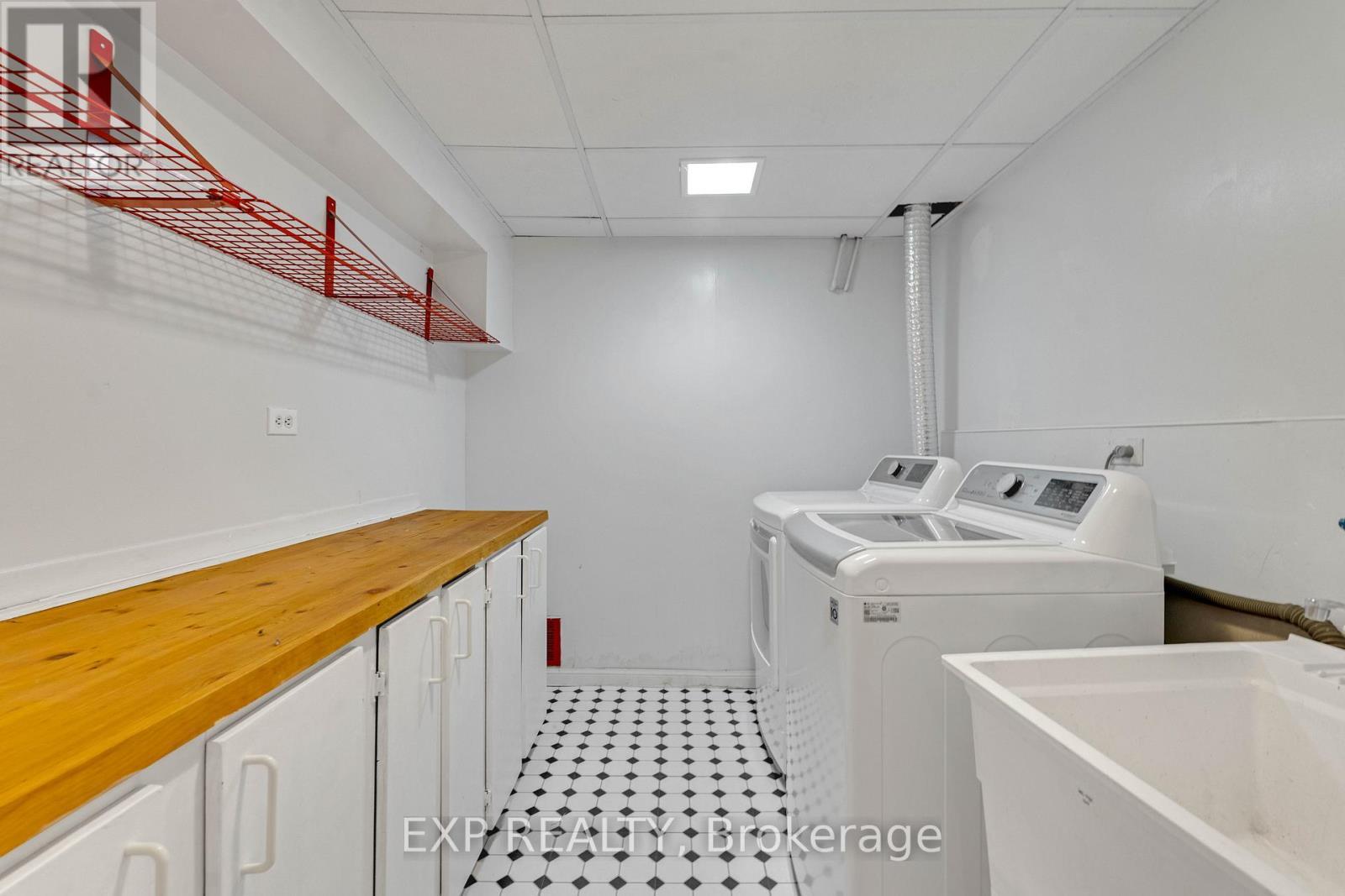 4208 Stonemason Crescent, Mississauga, ON - Indoor Photo Showing Laundry Room
