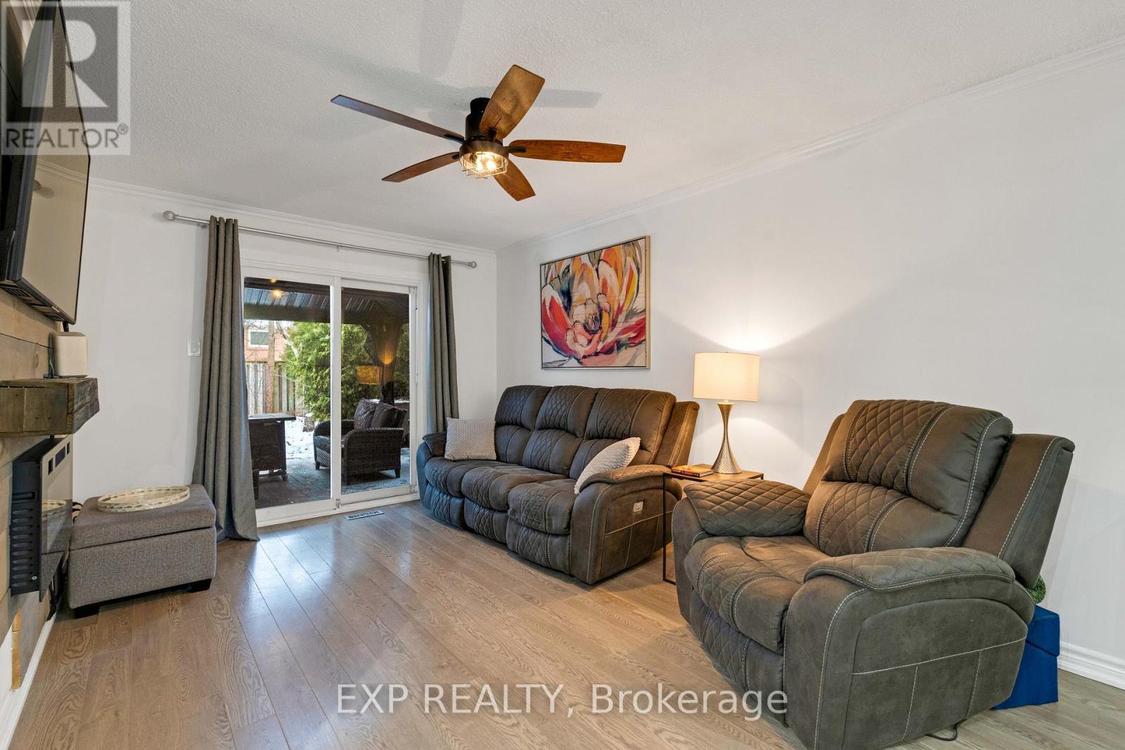 4208 Stonemason Crescent, Mississauga, ON - Indoor Photo Showing Living Room