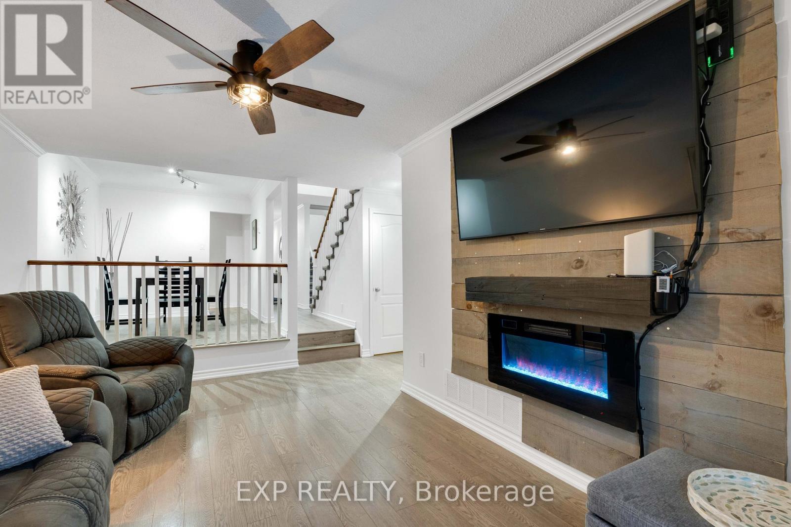 4208 Stonemason Crescent, Mississauga, ON - Indoor Photo Showing Living Room With Fireplace