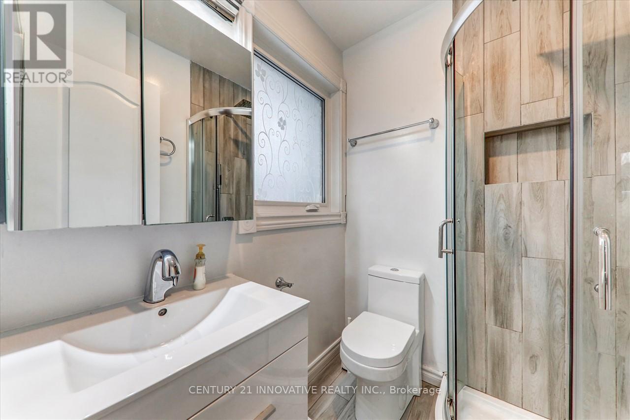 Main - 359 Rathburn Road, Toronto, ON - Indoor Photo Showing Bathroom