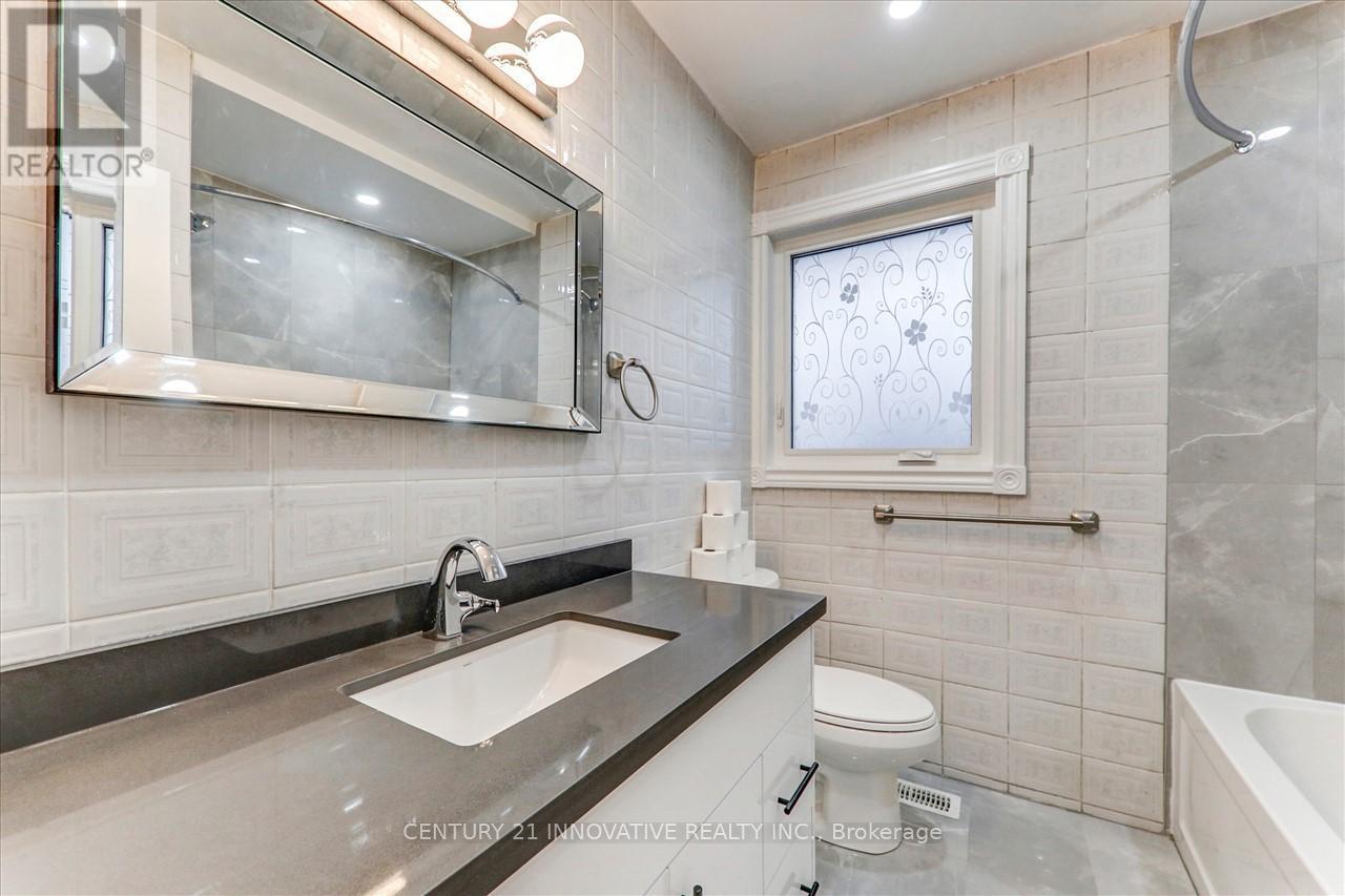 Main - 359 Rathburn Road, Toronto, ON - Indoor Photo Showing Bathroom