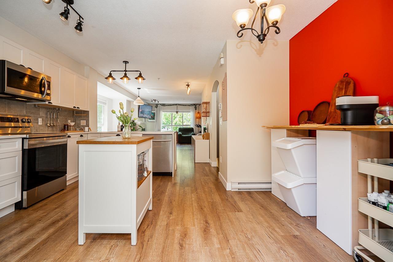 67 6747 203 Street, Langley, BC - Indoor Photo Showing Kitchen