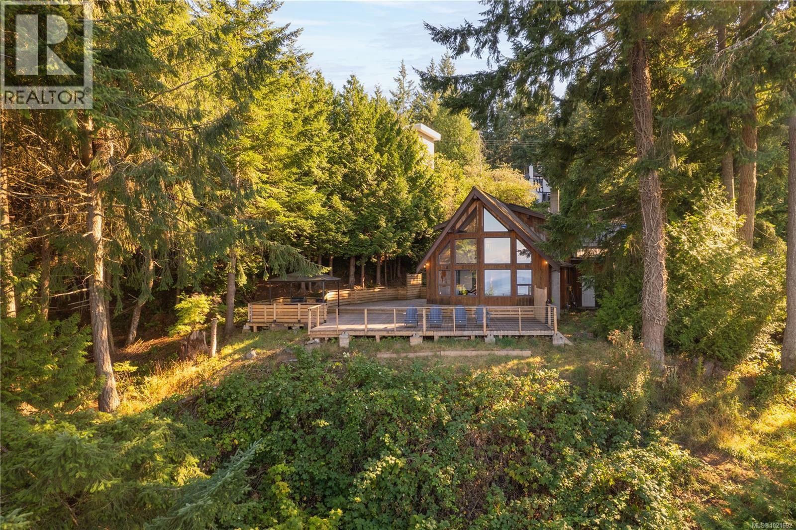 5030 Lost Lake Rd, Nanaimo, BC - Outdoor With Deck Patio Veranda