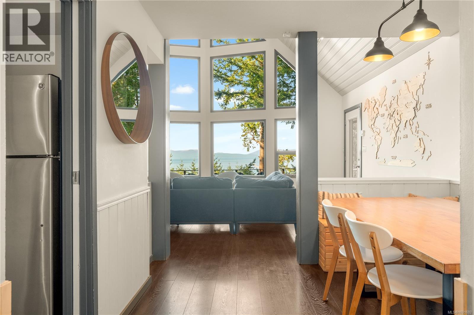 5030 Lost Lake Rd, Nanaimo, BC - Indoor