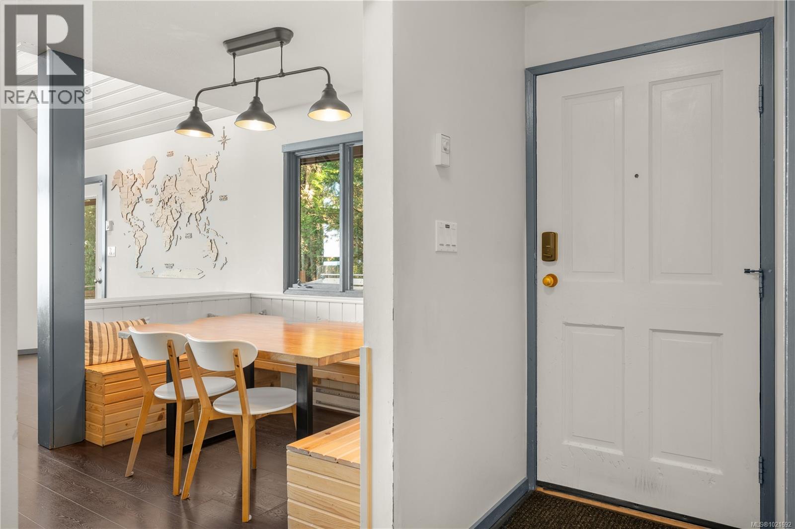 5030 Lost Lake Rd, Nanaimo, BC - Indoor