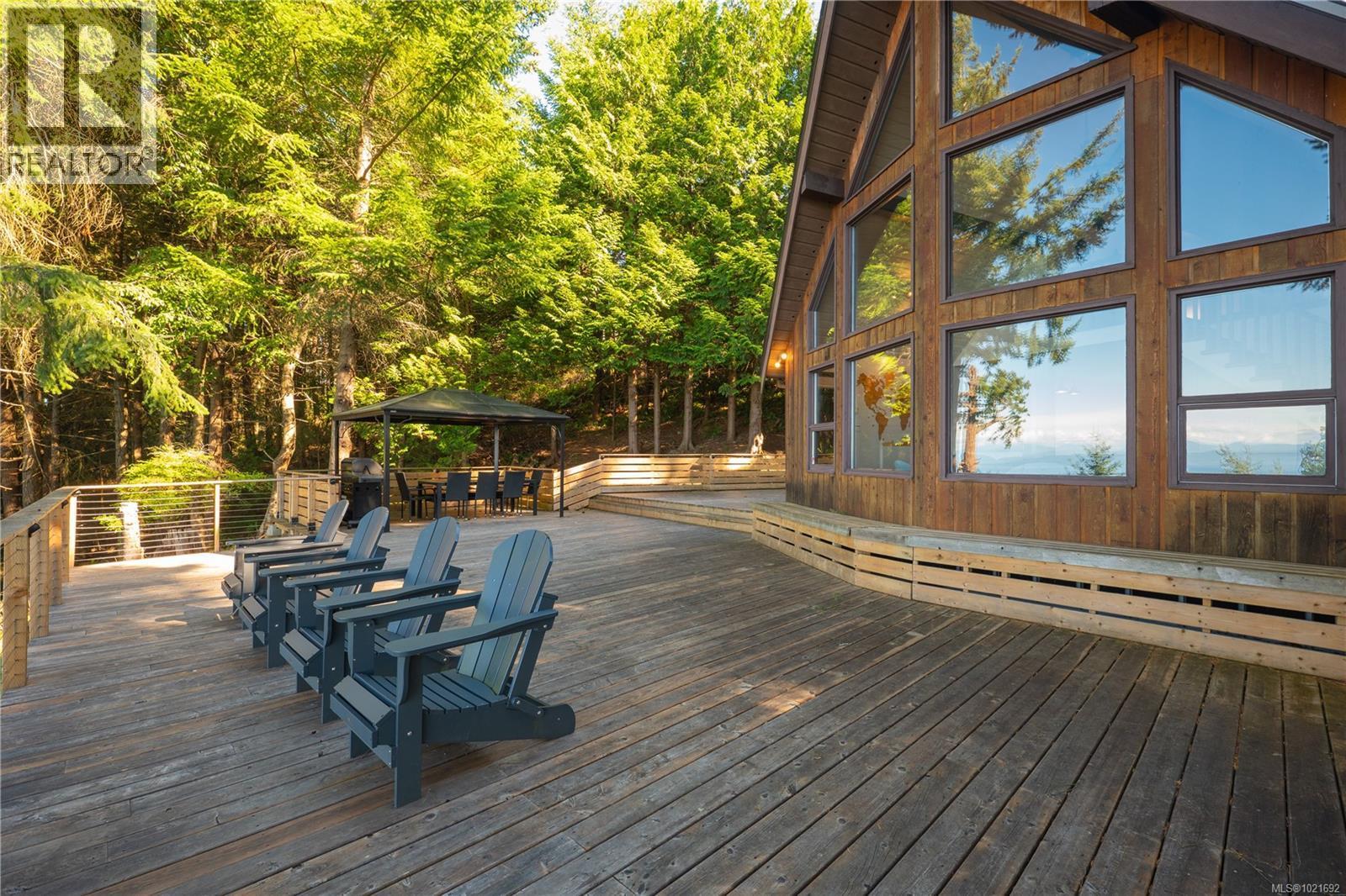 5030 Lost Lake Rd, Nanaimo, BC - Outdoor With Deck Patio Veranda With Exterior