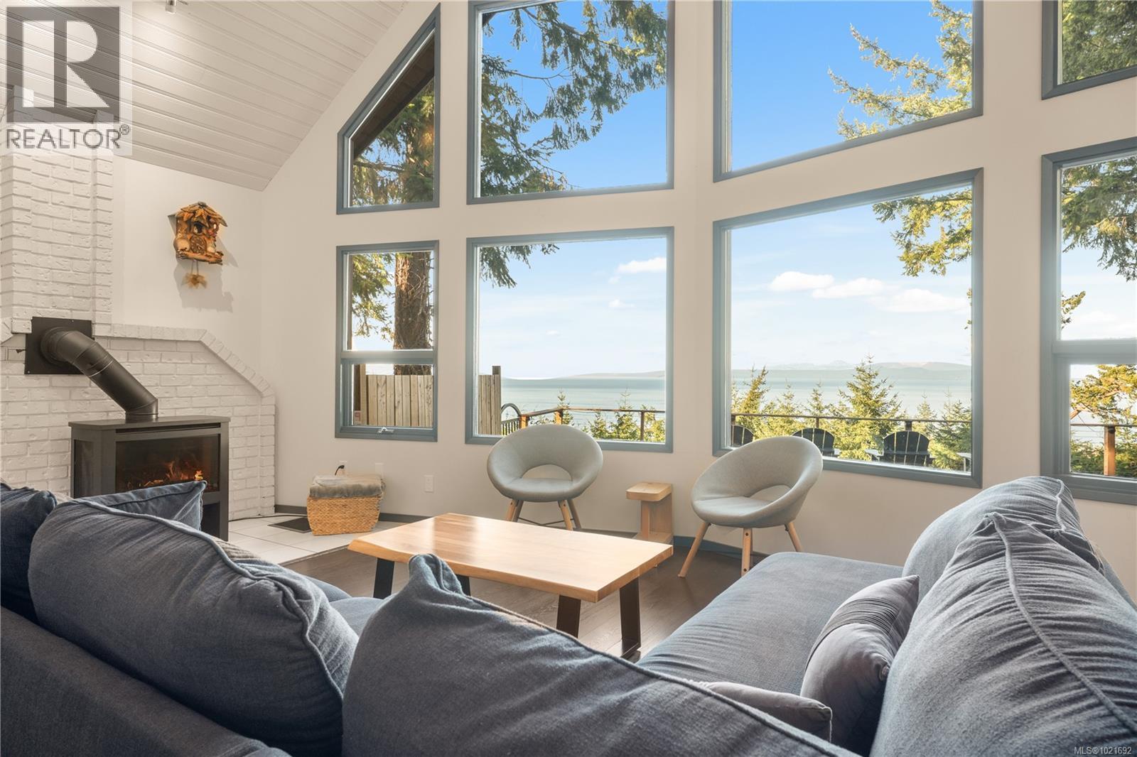 5030 Lost Lake Rd, Nanaimo, BC - Indoor Photo Showing Other Room