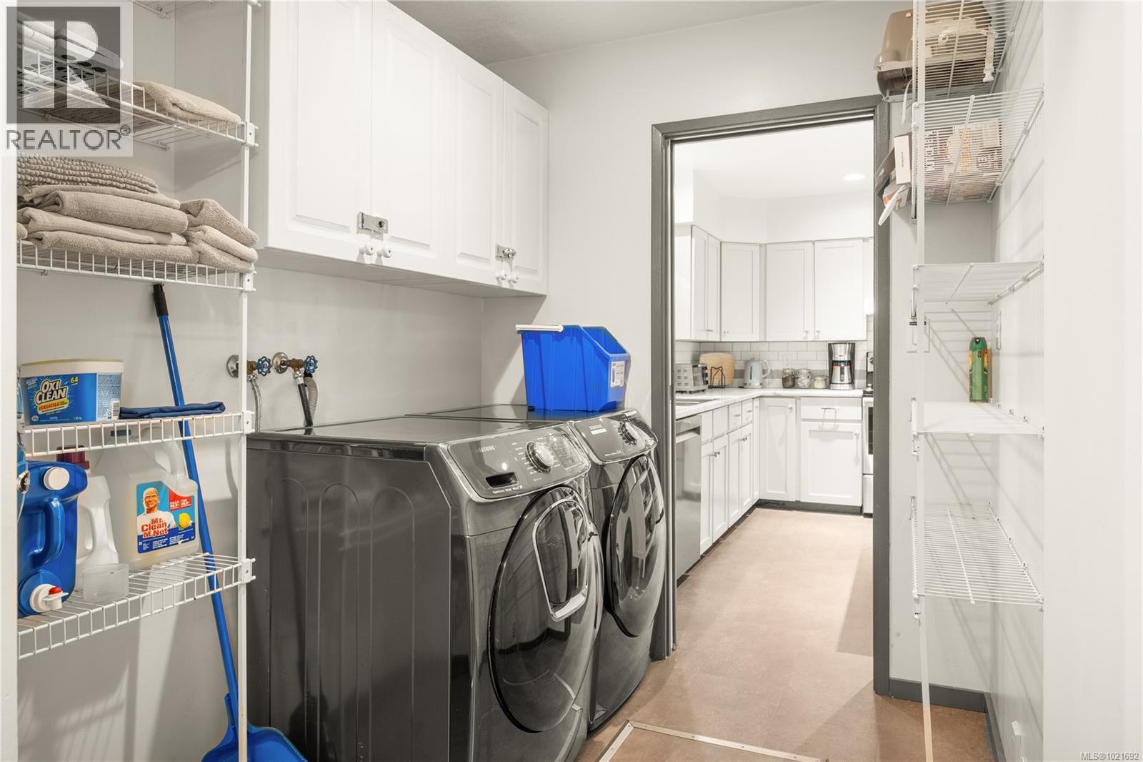 5030 Lost Lake Rd, Nanaimo, BC - Indoor Photo Showing Laundry Room