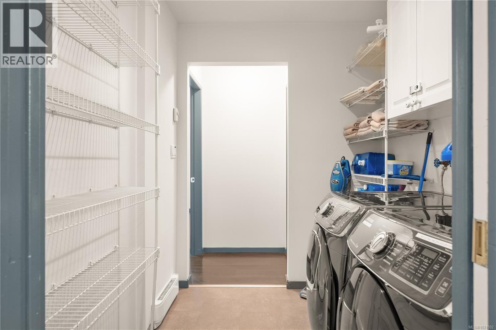 5030 Lost Lake Rd, Nanaimo, BC - Indoor Photo Showing Laundry Room