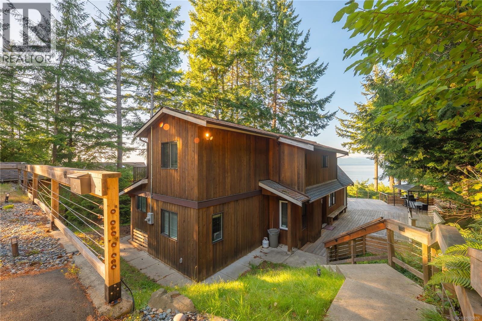 5030 Lost Lake Rd, Nanaimo, BC - Outdoor