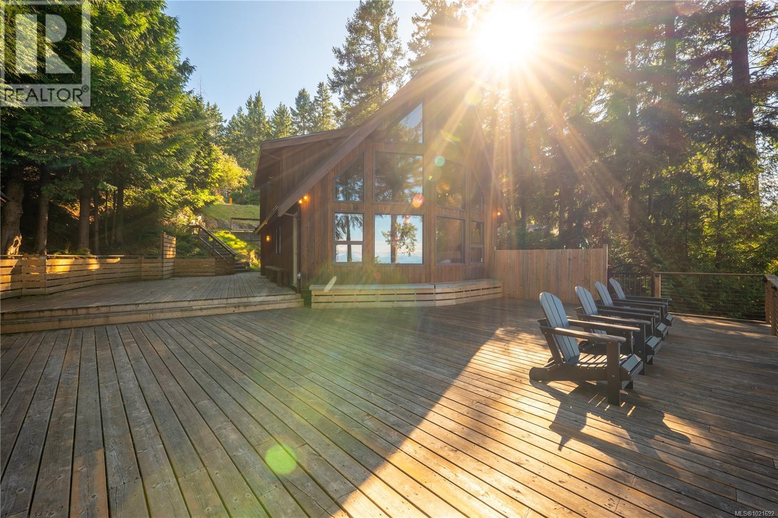 5030 Lost Lake Rd, Nanaimo, BC - Outdoor With Deck Patio Veranda