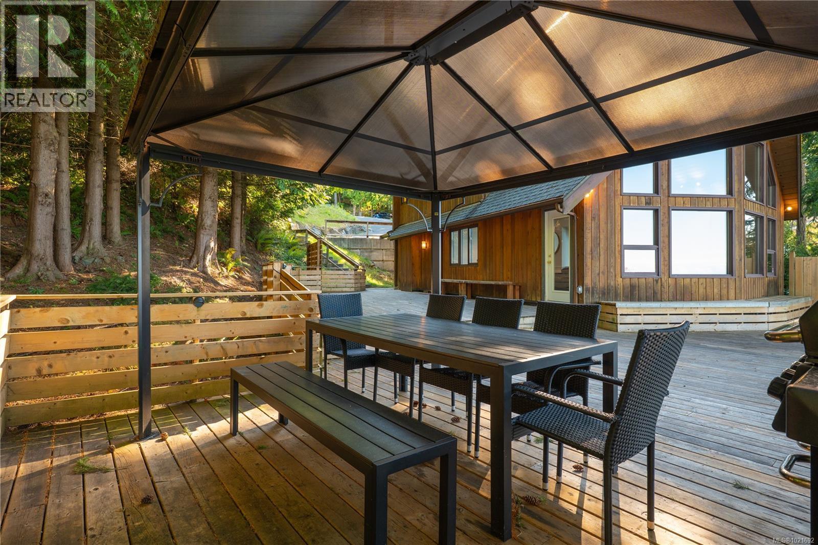 5030 Lost Lake Rd, Nanaimo, BC - Outdoor With Deck Patio Veranda With Exterior