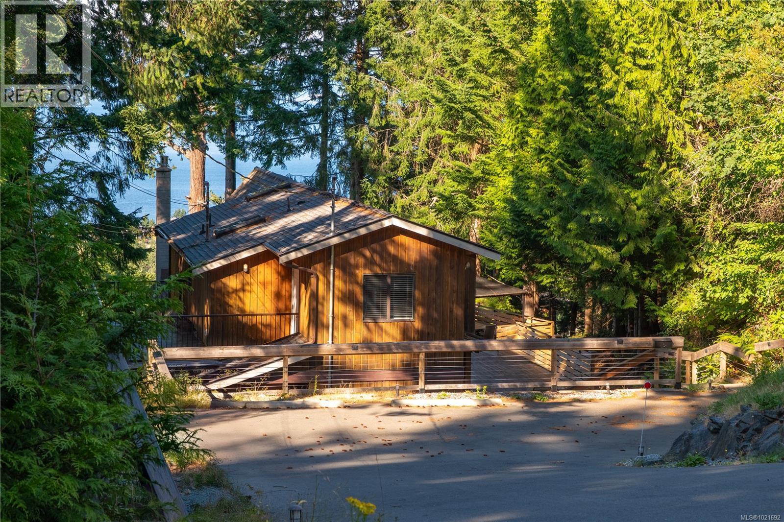 5030 Lost Lake Rd, Nanaimo, BC - Outdoor With Deck Patio Veranda