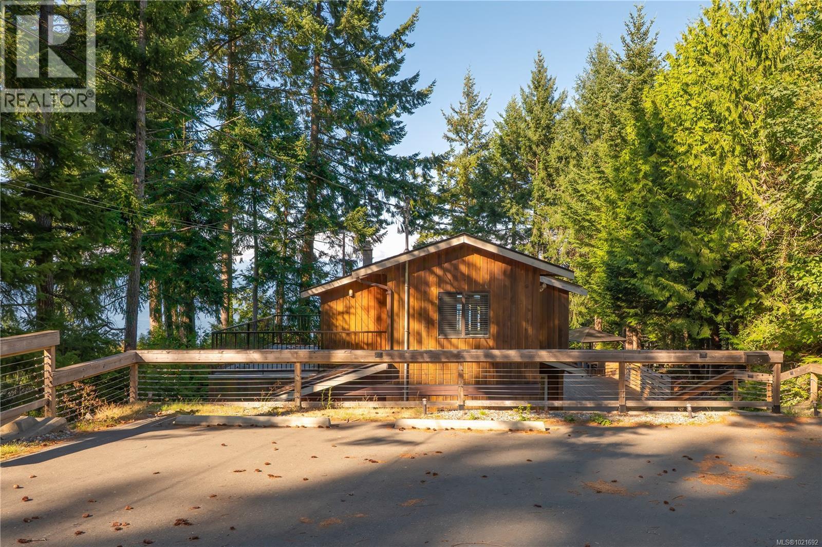 5030 Lost Lake Rd, Nanaimo, BC - Outdoor