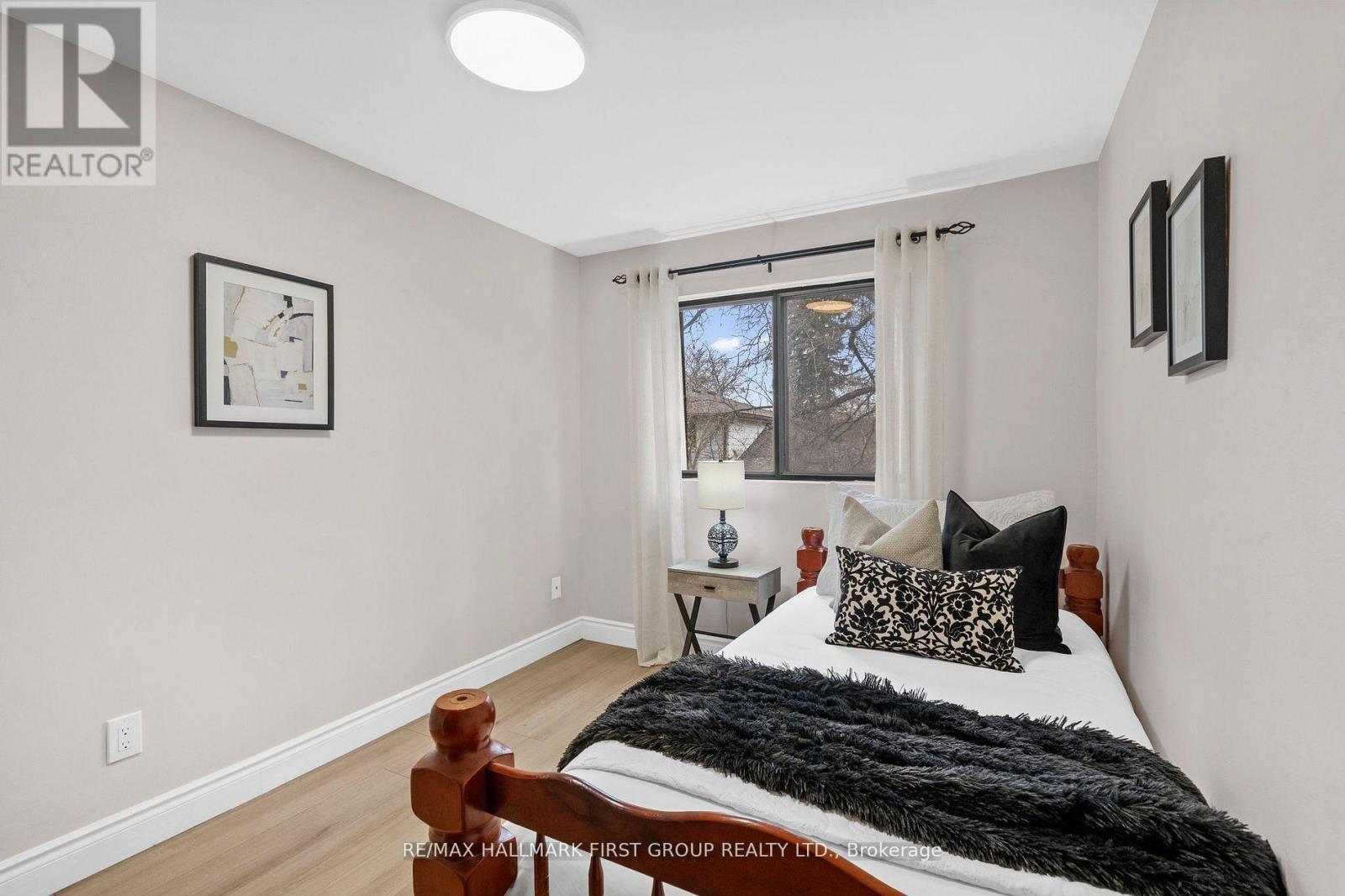 7 - 350 Camelot Court, Oshawa, ON - Indoor Photo Showing Bedroom