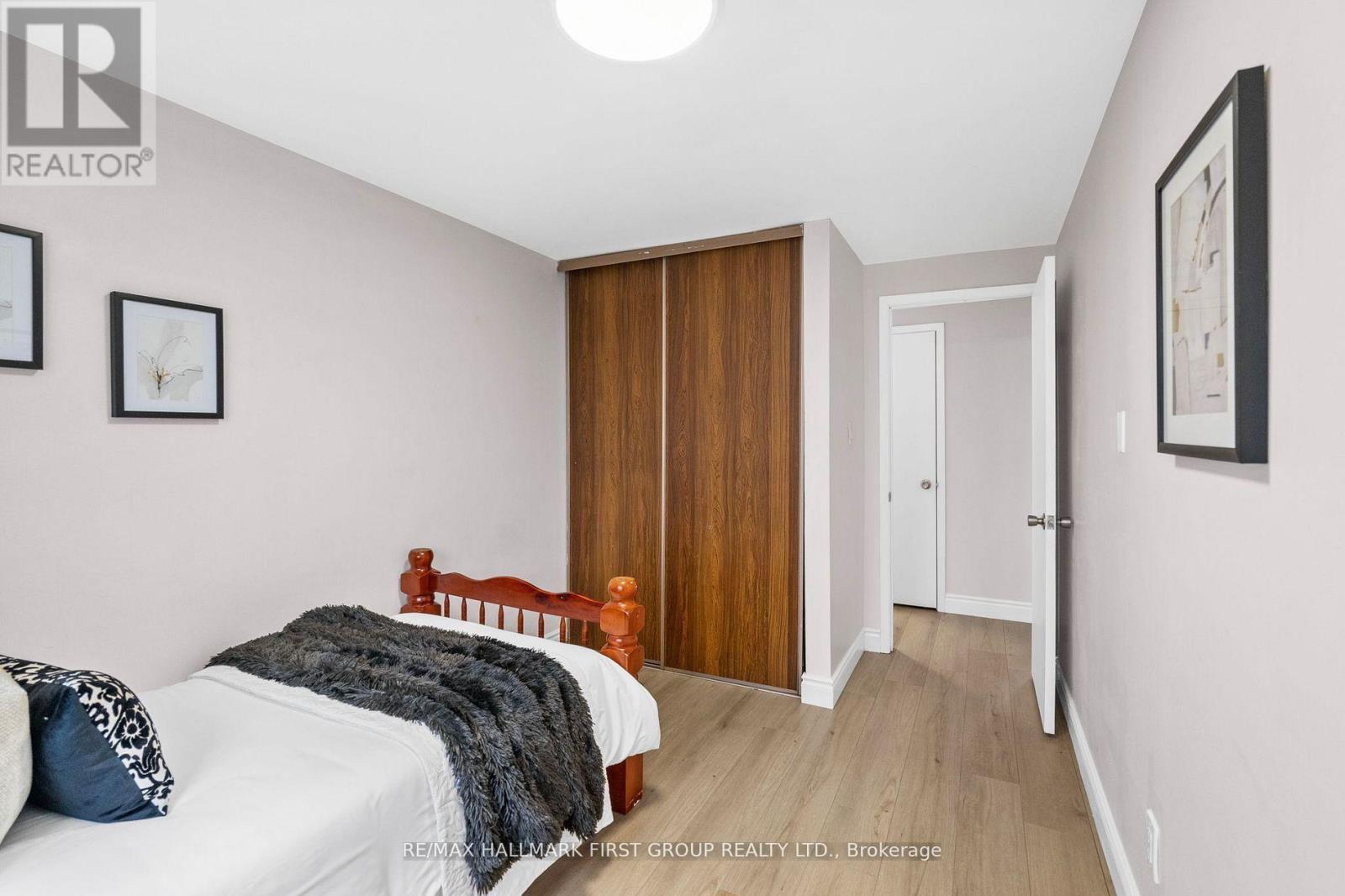 7 - 350 Camelot Court, Oshawa, ON - Indoor Photo Showing Bedroom