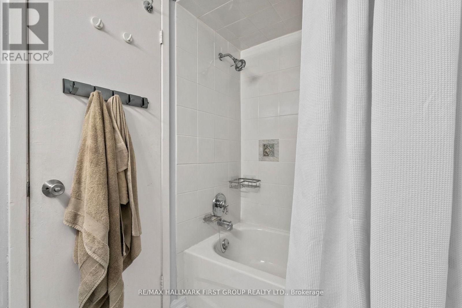 7 - 350 Camelot Court, Oshawa, ON - Indoor Photo Showing Bathroom