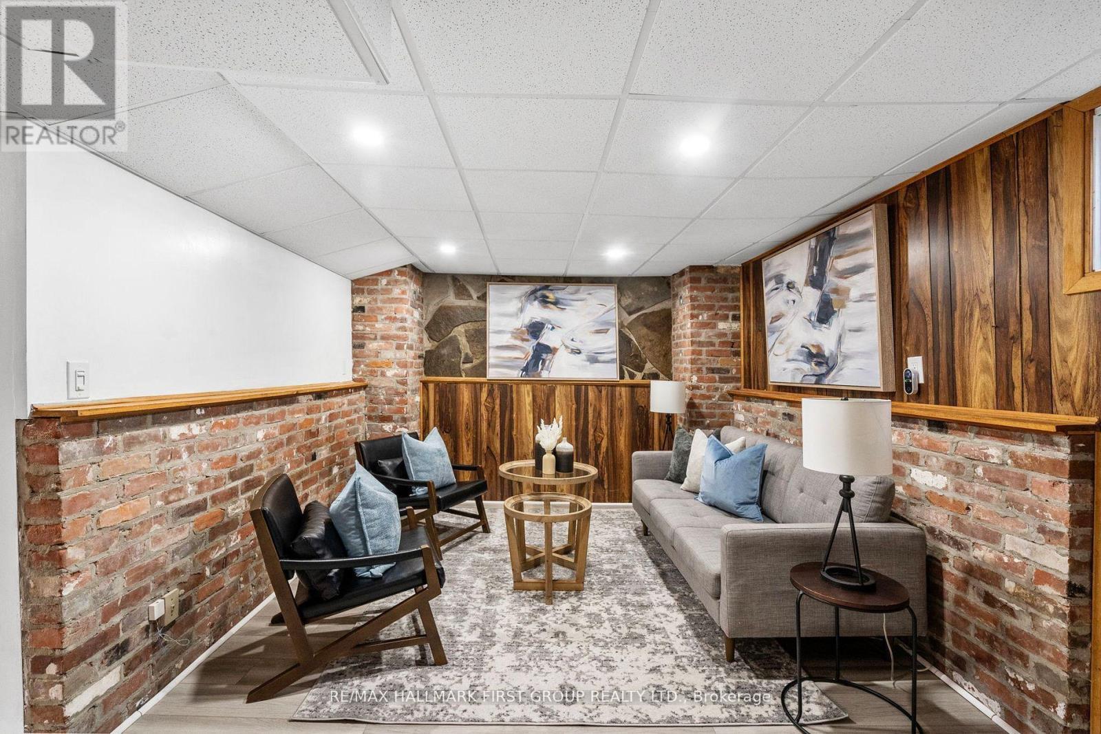 7 - 350 Camelot Court, Oshawa, ON - Indoor