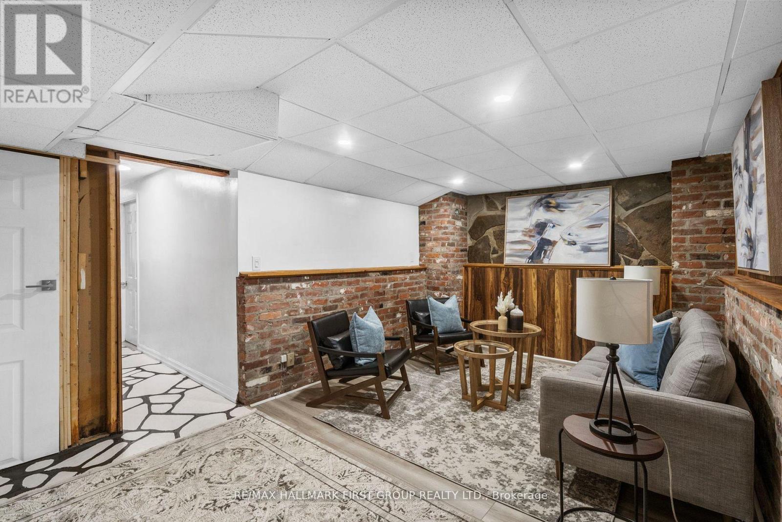 7 - 350 Camelot Court, Oshawa, ON - Indoor