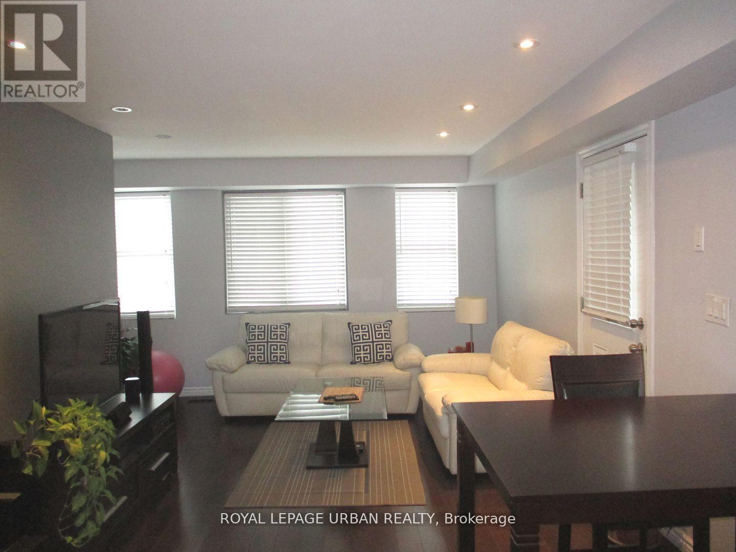 B - 89 Squires Avenue, Toronto, ON - Indoor Photo Showing Living Room