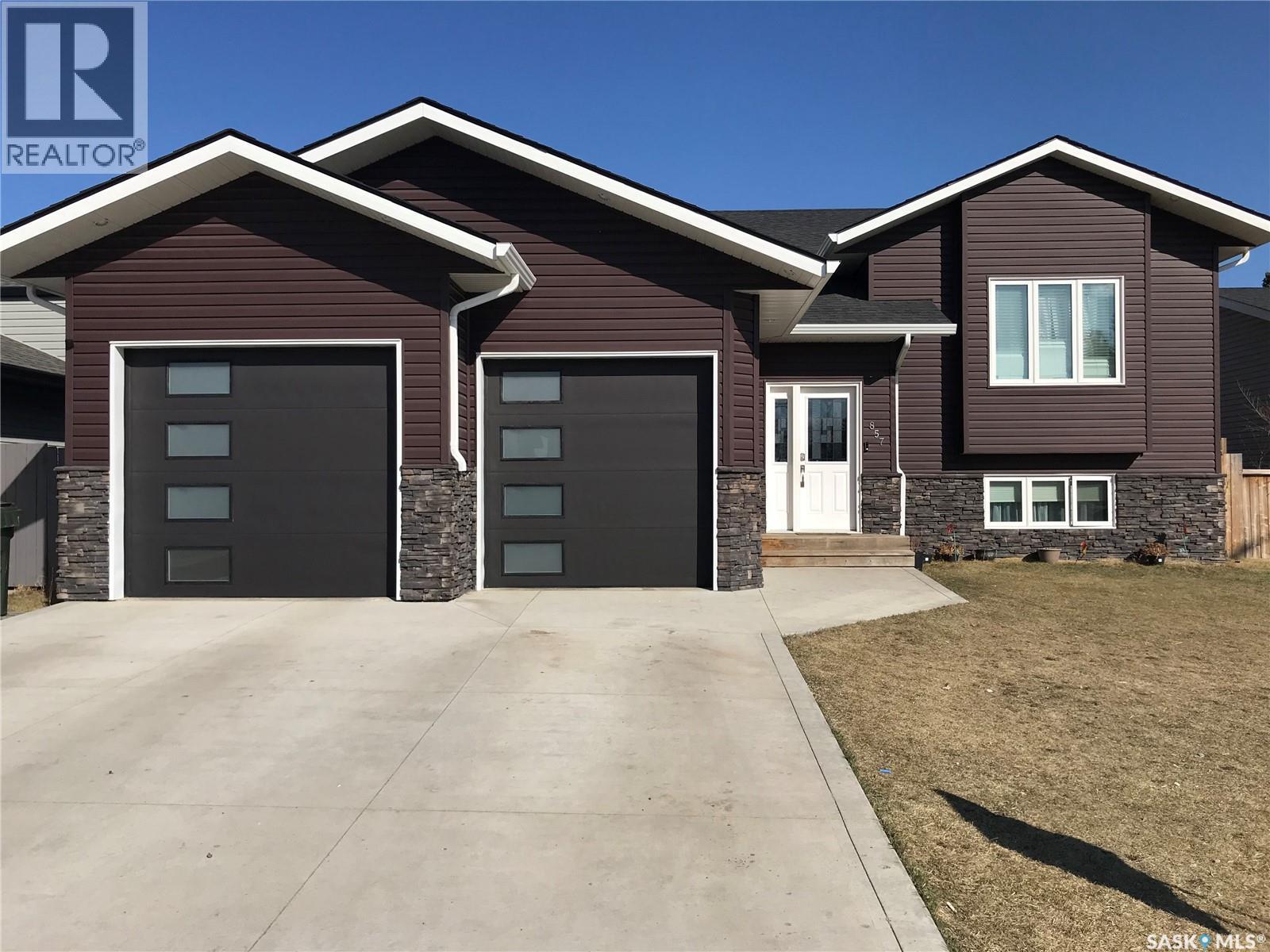 857 Madsen Place, Prince Albert, SK - Outdoor With Facade