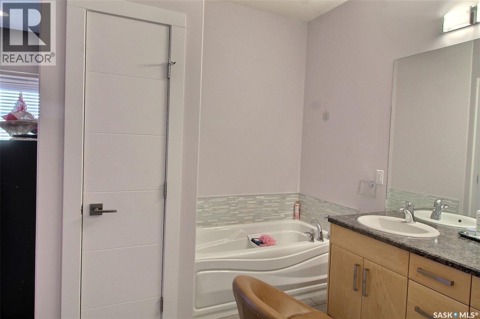 857 Madsen Place, Prince Albert, SK - Indoor Photo Showing Bathroom