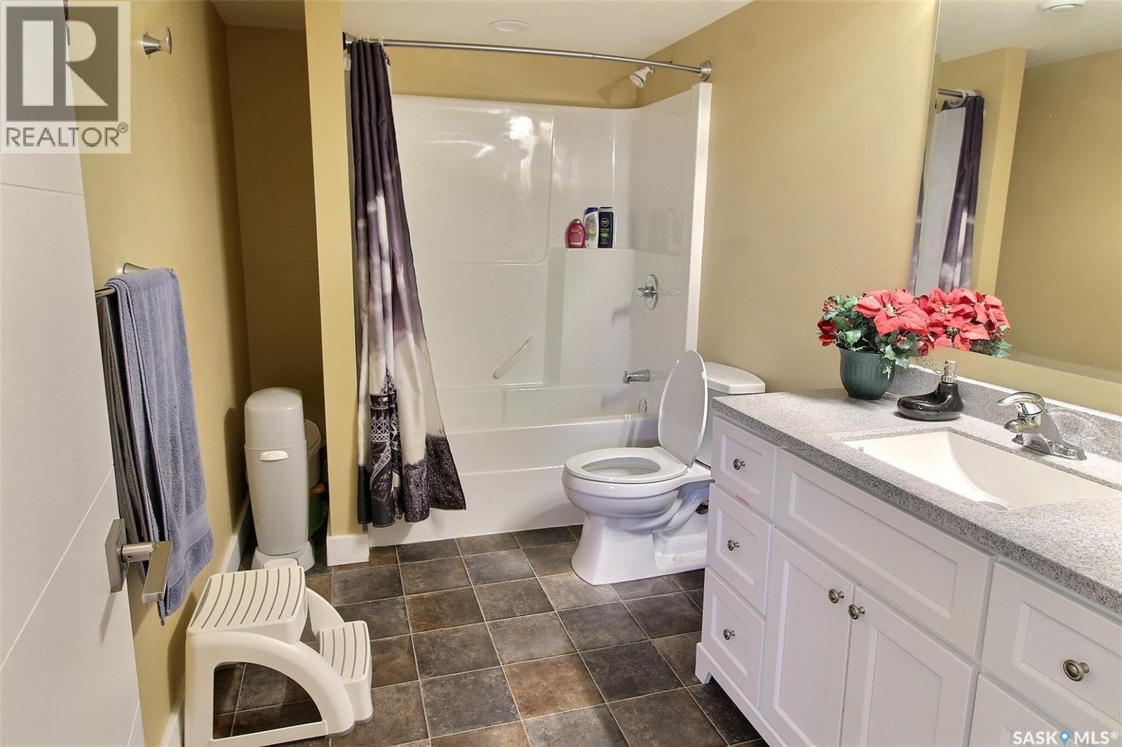 857 Madsen Place, Prince Albert, SK - Indoor Photo Showing Bathroom
