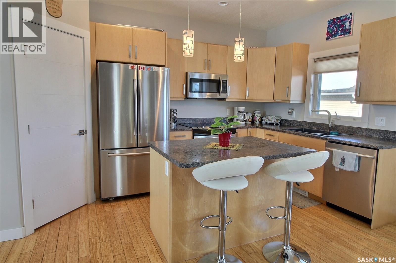 857 Madsen Place, Prince Albert, SK - Indoor Photo Showing Kitchen