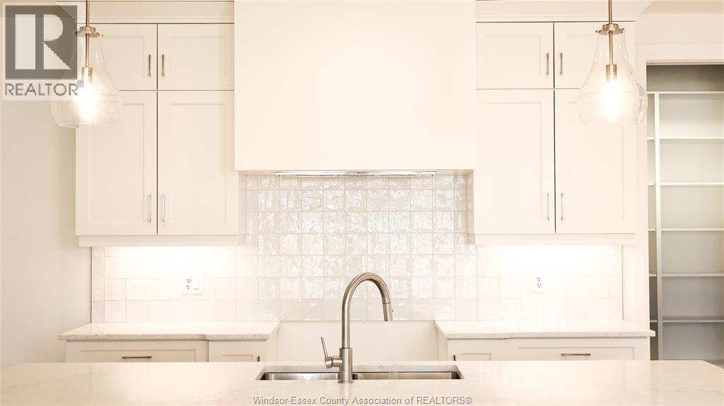 76 Boblo Island Boulevard, Amherstburg, ON - Indoor Photo Showing Kitchen