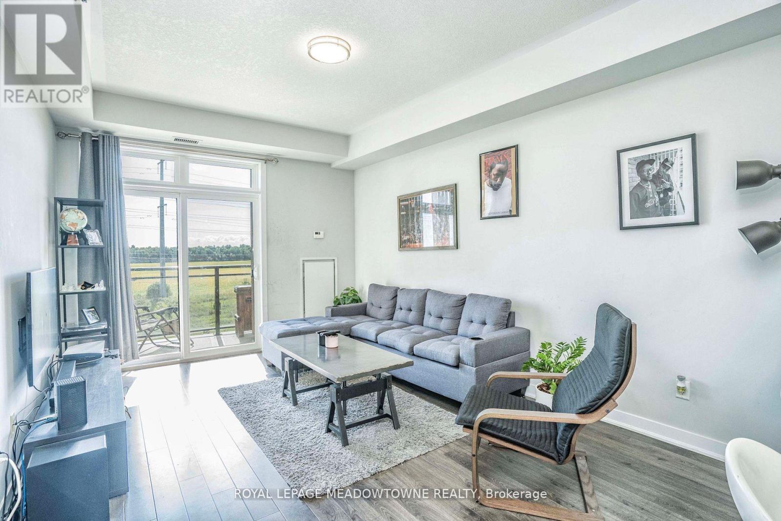 323 - 5317 Upper Middle Road, Burlington, ON - Indoor Photo Showing Living Room
