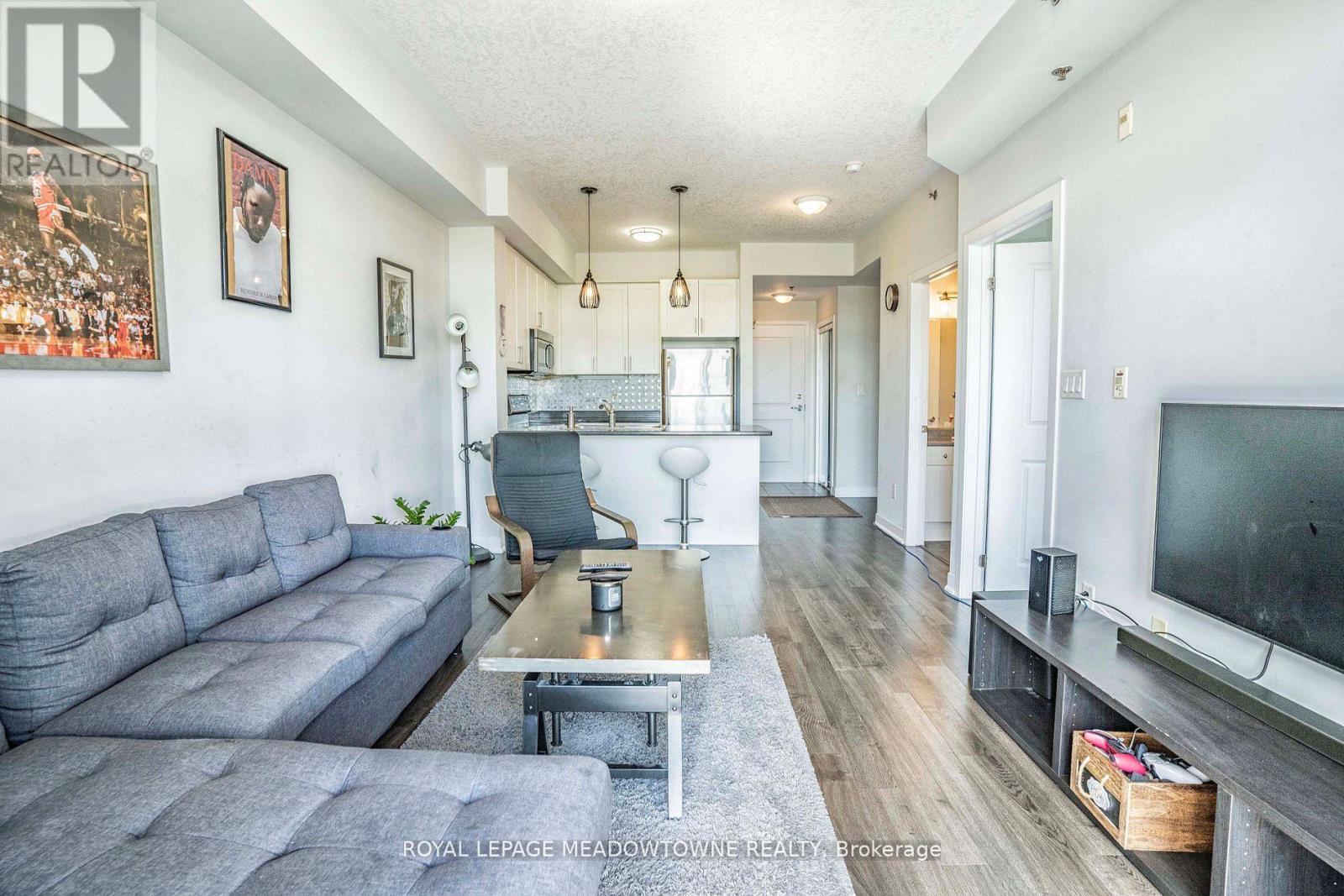 323 - 5317 Upper Middle Road, Burlington, ON - Indoor Photo Showing Living Room
