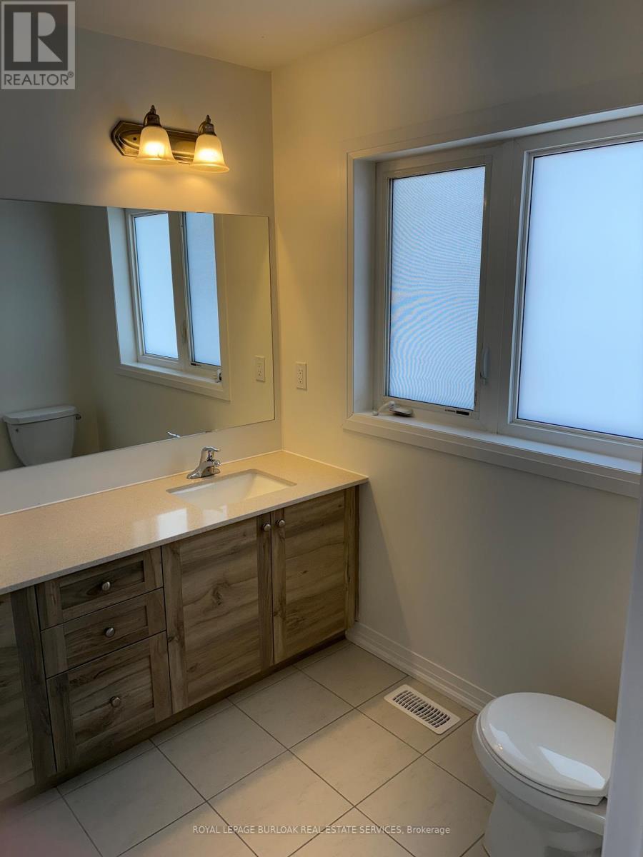 70 Freedom Crescent, Hamilton, ON - Indoor Photo Showing Bathroom