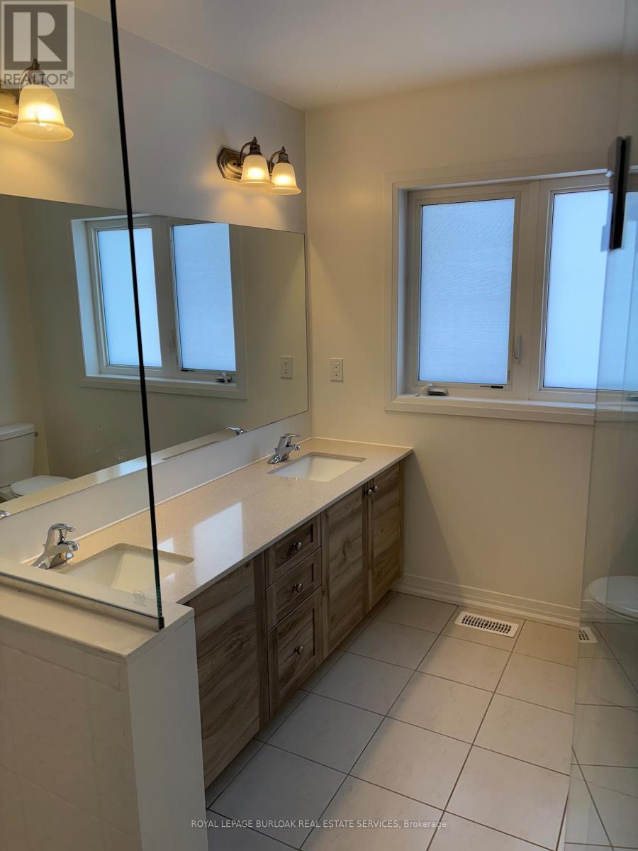 70 Freedom Crescent, Hamilton, ON - Indoor Photo Showing Bathroom