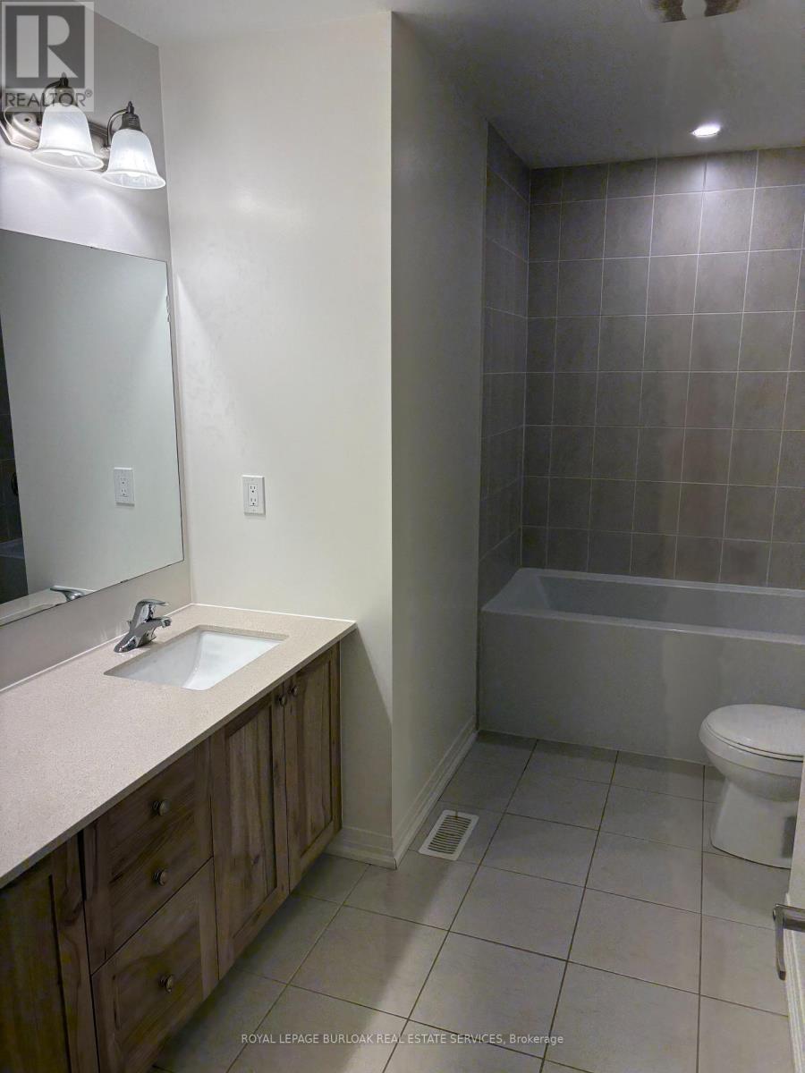 70 Freedom Crescent, Hamilton, ON - Indoor Photo Showing Bathroom