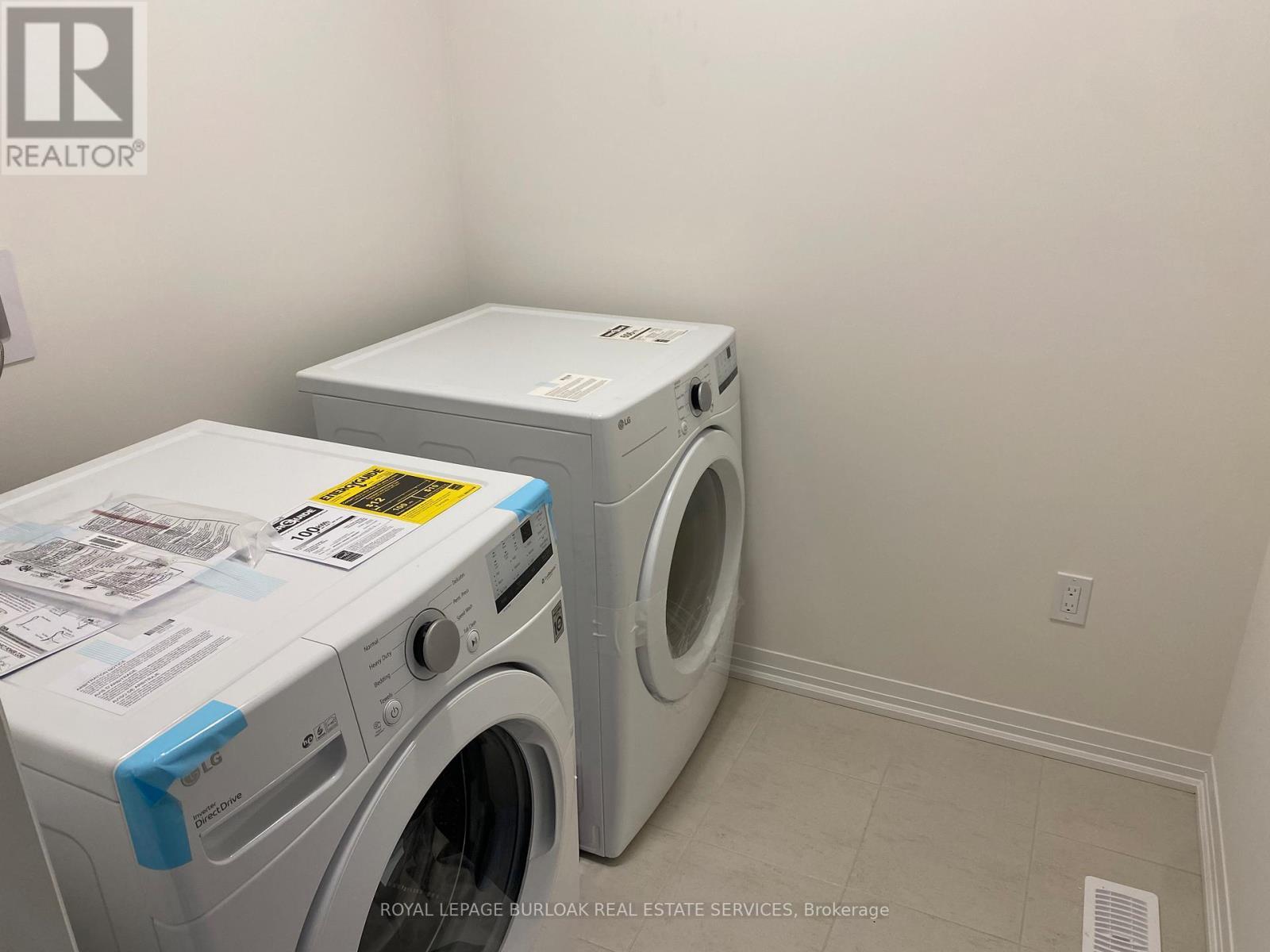70 Freedom Crescent, Hamilton, ON - Indoor Photo Showing Laundry Room
