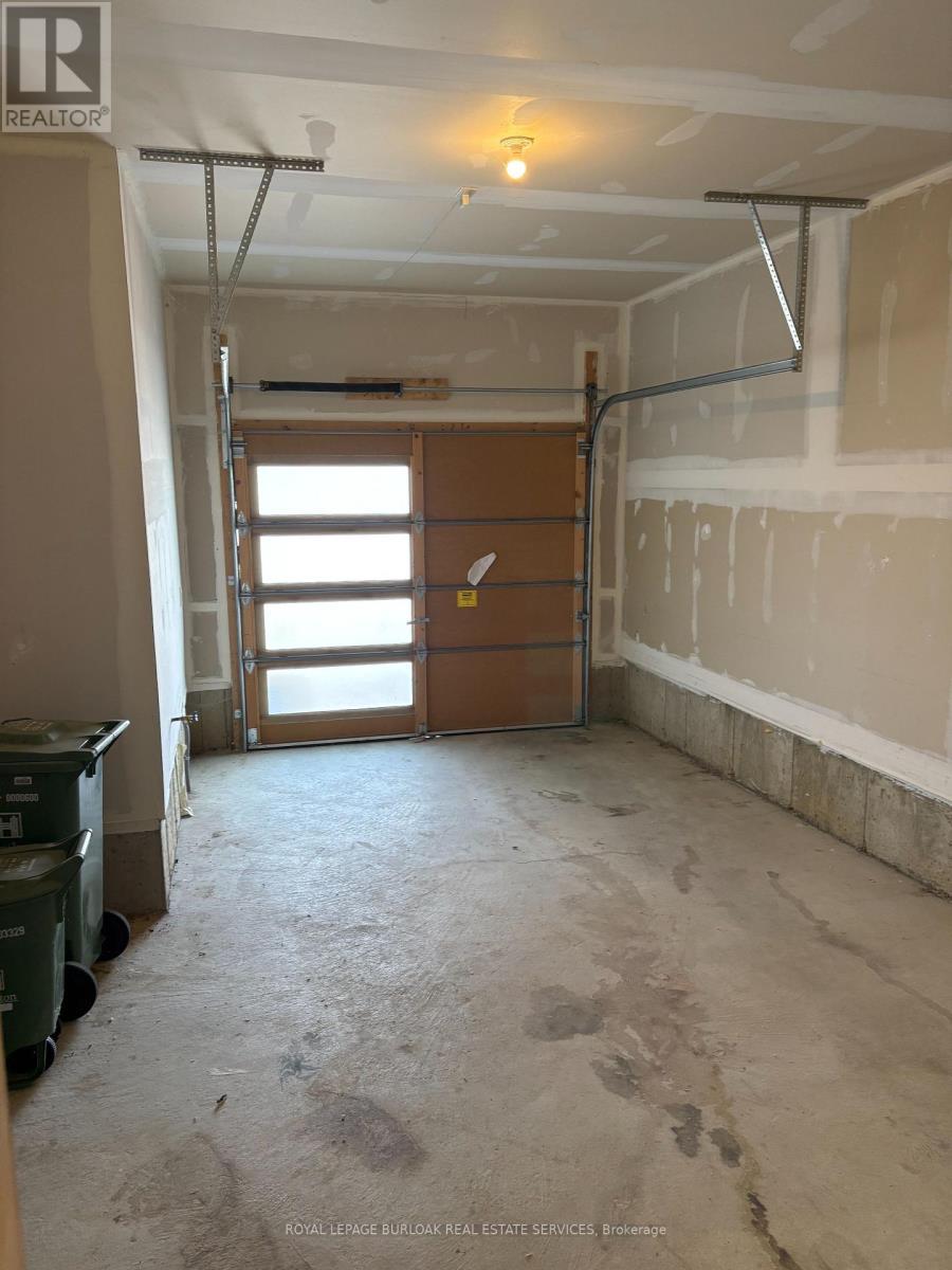 70 Freedom Crescent, Hamilton, ON - Indoor Photo Showing Garage